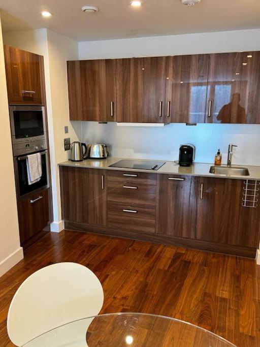 Modern Apt Cardiff City Centre - Prime Location Exterior photo